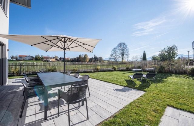 Maison de vacances luxueuse et design avec vue sur la montagne, cheminée et jardin