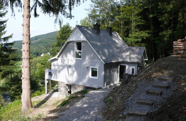 Luxueuse maison de vacances dans un endroit isolé sur la / lisière de la forêt de montagne