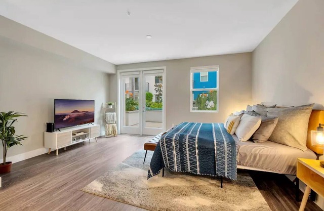Luxurious 1-Bedroom Apt near Disneyland & more!
