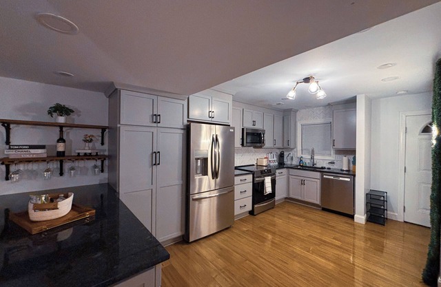 Luxurious 2-bedroom condo in fabulous with AC, WiFi