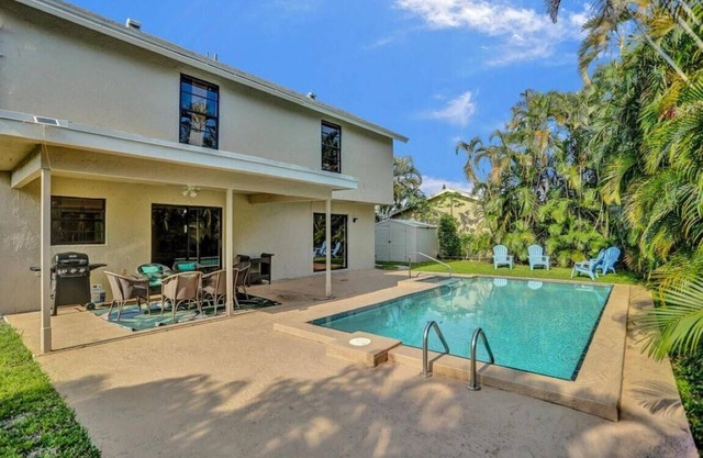 Luxurious 3-Bedroom House w/ Priv Pool and Game Room
