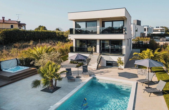 Luxueuse villa spa 3 chambres avec piscine chauffée à proximité des plages