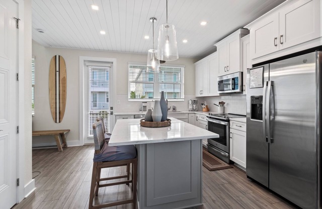 Luxurious 3BR Home Near IMG & AMI Beaches