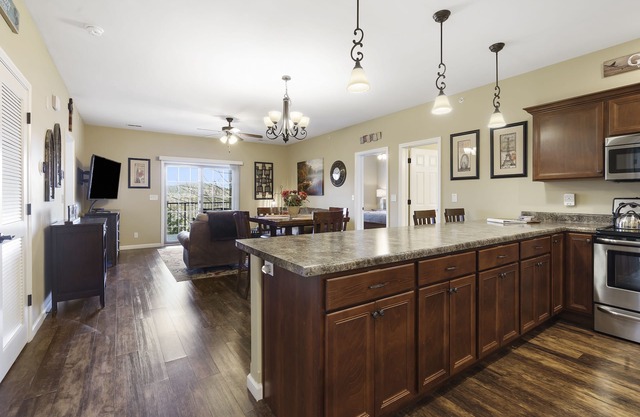 Luxurious 3BR Retreat w/ Mtn Views < 5min to SDC! w/ elevator