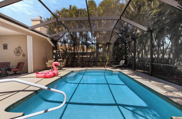 Luxurious 4 Bedroom Pool Paradise