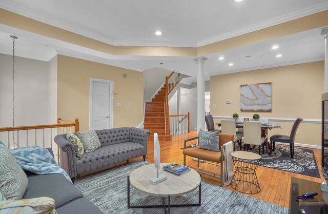 Luxurious 4 Bedroom Townhome Close to DC Metro Area
