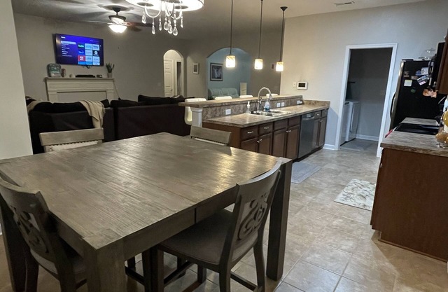 Luxurious 4 bedroom 2bath Bungalow w/ Private Backyard Oasis
