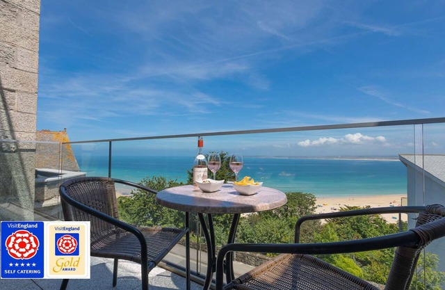 Luxueux 5 * appartement en bord de mer, wifi gratuit et Sky TV