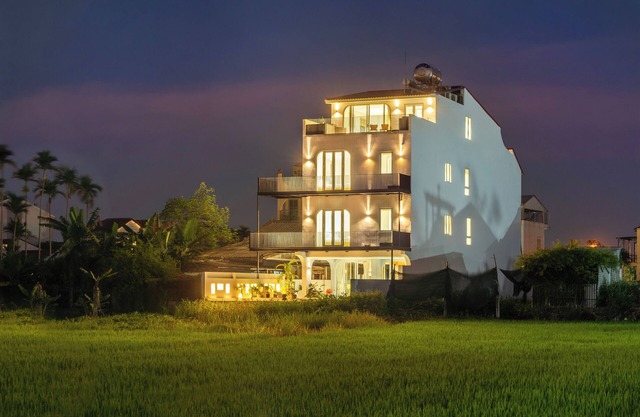 Luxurious 7-bedroom villa with Rice Field View