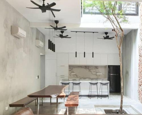 Luxurious 7 BR Heritage House in UNESCO Historic Geogetown