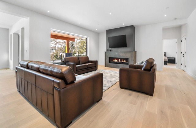 Luxurious 7BR Escape w/ Mountain Views & Privacy
