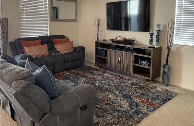 Luxurious Affordable 3 Bedroom Home Away From Home
