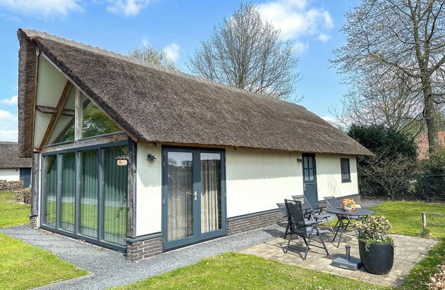 Luxueuse maison indépendante avec toit de chaume