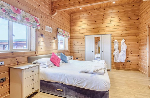Luxurious and contemporary Finnish log lodge, perfect for a relaxing break away with your pet(s).
