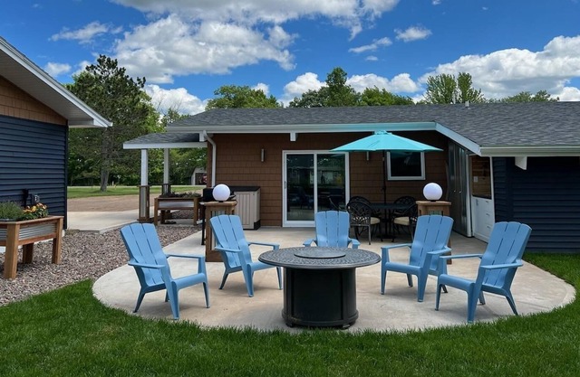 Luxurious and Fun Lake Cottage Near the Munger and Soo Line