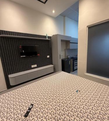 Luxurious and private studio apartment-Gaur Mall