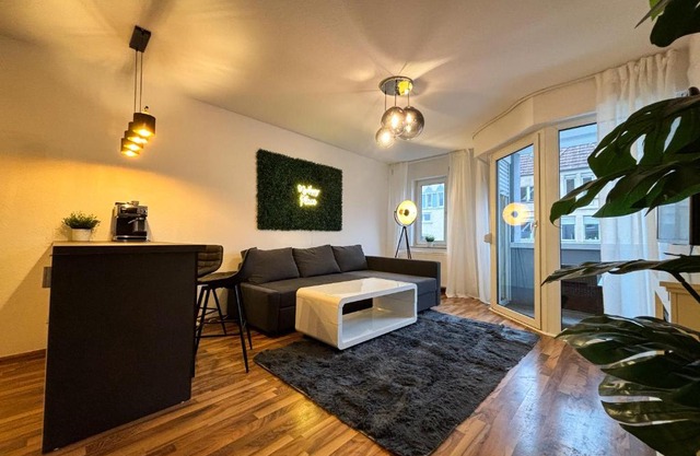 Luxurious Apartment in City-Center with Balcony, Free Parking