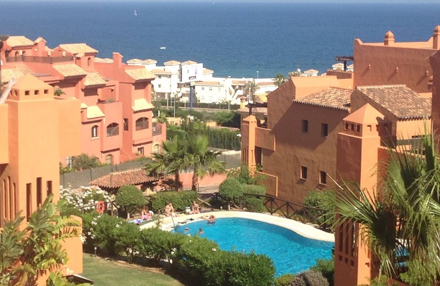APPARTEMENT DE LUXE PRÈS DE LA PLAGE AVEC VUE SUR LA MER À ESTEPONA