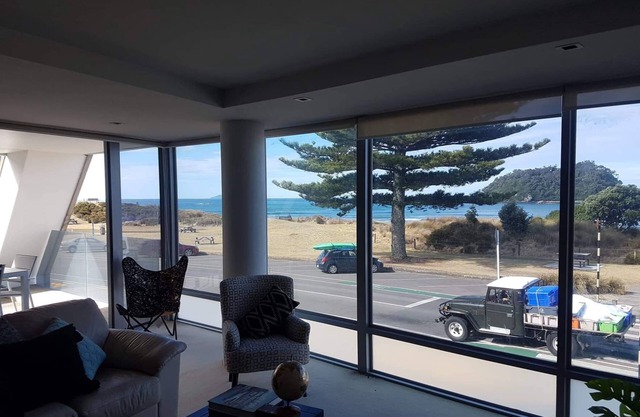 Luxurious Beachfront with premiere address - Beachfront !! 3 min walk -downtown