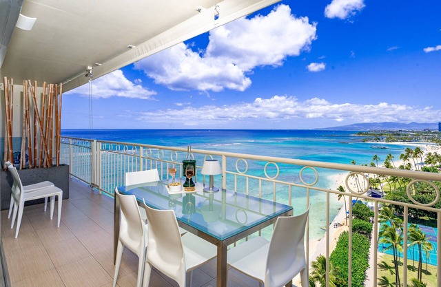 Luxueux Condo sur la plage avec une vue spectaculaire sur l'océan! Parking gratuit!