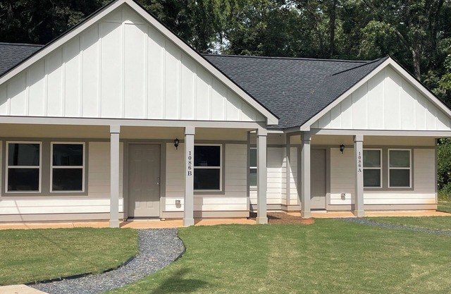 Luxurious Brand-New 1BR Apartment – Modern and Open floor plan with fire pit!