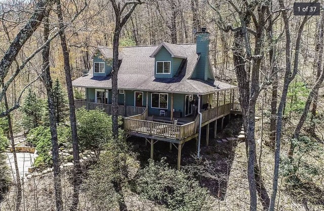Luxurious Cabin with Stunning Mountain Views and Outdoor Fireplace