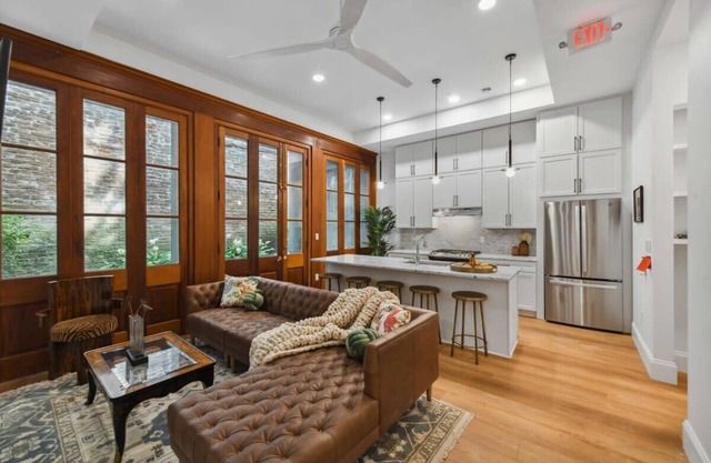 Luxurious CBD Units Near French Quarter