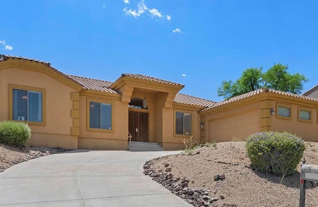 Space, Comfort & Luxury @ Fountain Hills - Ideal for Families, Seniors, Groups