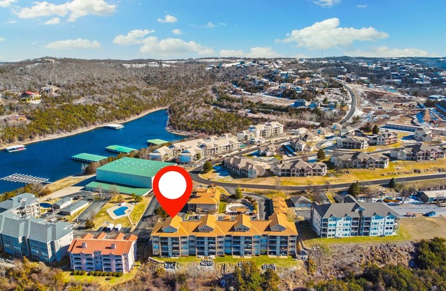 Luxurious Condo with unobstructed access to Table Rock Lake