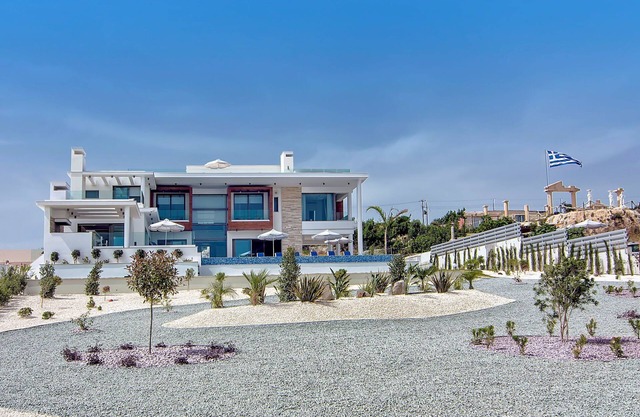 Luxurious Coral Bay Villa | SeaViews | Villa Coral Bay Ayvana | 5 Bedrooms | Sauna & Private Cinema