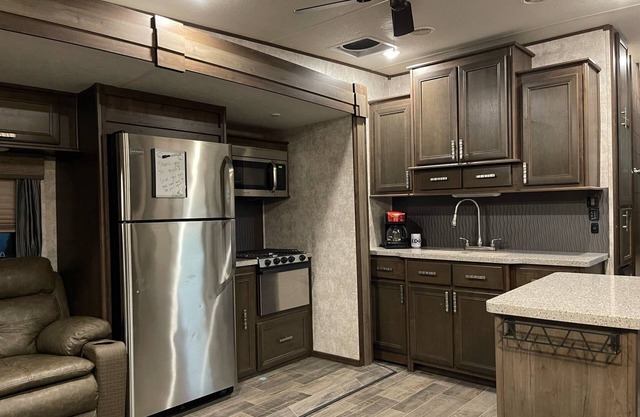 Luxurious Cozy RV Open Range Glamping Experience