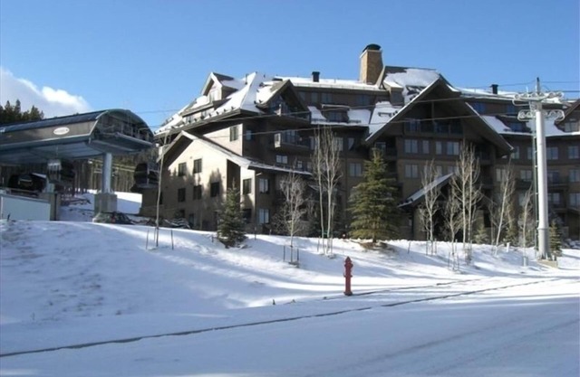 Nouveau et luxueux Crystal Peak Lodge, 2 BR / 2 BA, skis aux pieds