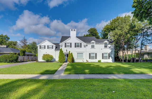 Luxurious Detroit Home - Walk to Golf & Park!