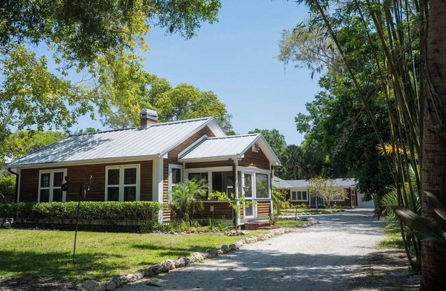 Luxurious Dual-Home Retreat in Prime Sarasota Location