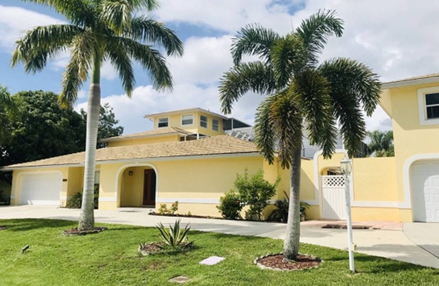 LUXURIOUS FIVE BEDROOM FLORIDA ESCAPE