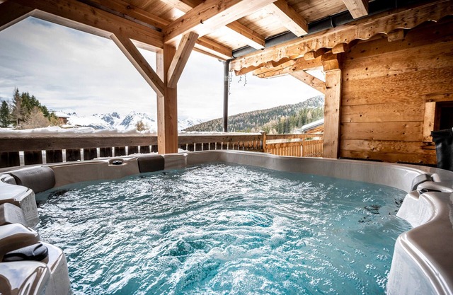 Luxueux chalet 7 chambres avec jacuzzi et sauna, proche télésiège