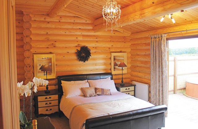 Luxurious real log lodge.