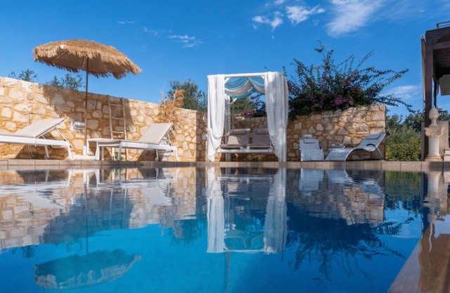 Luxurious Greek Villa with pool and facilities
