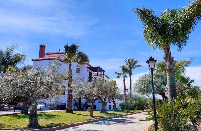 Luxurious Hacienda with pool and tennis court, just 20 minutes from the beach