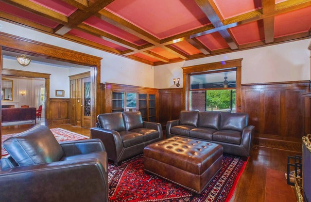 Luxurious & Historic 9-Bedroom Mansion | Ideal for Gatherings & Retreats | 7 Minutes to Downtown