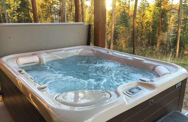 Accueil sur 1 acre, 35min à RMNP / Grand Lake, bain à remous, 2 maîtres, douche à vapeur
