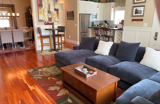 * Nouvelle maison * 3 blocs du centre-ville de Healdsburg Plaza!