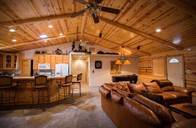 Maison luxueuse et emplacement parfait !! Marche jusqu'au sommet de la neige, bain à remous