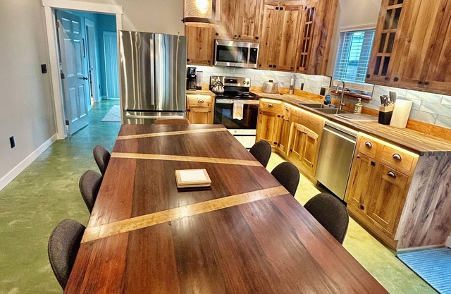 Hot tub,Sauna,KettleHouse,Sleeps 8, Blackfoot ,Bike,Hike,ski,Missoula
