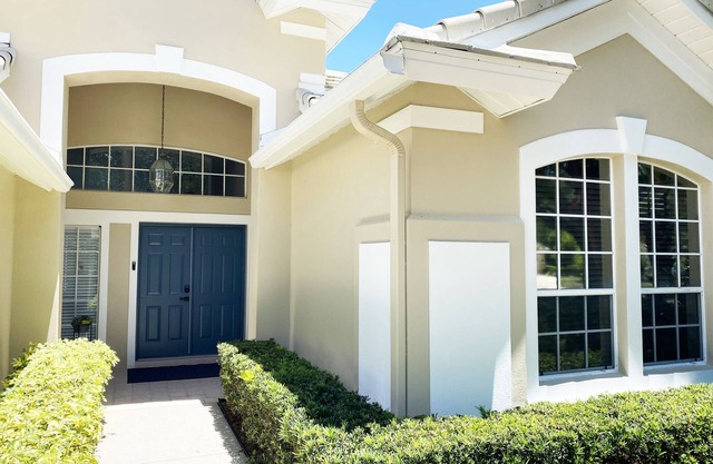 Luxurious Home in University Park Country Club. Min stay requirement 90 days.