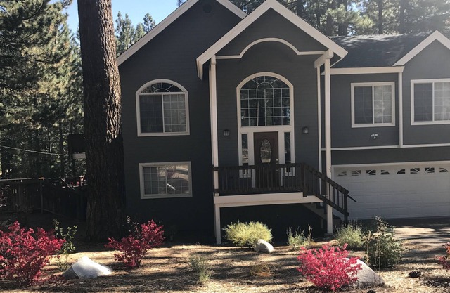 Luxurious home convenient to everything in South Lake Tahoe. Family friendly
