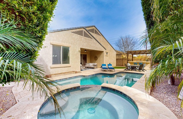 Luxurious home with private pool, spa, WiFi & central AC