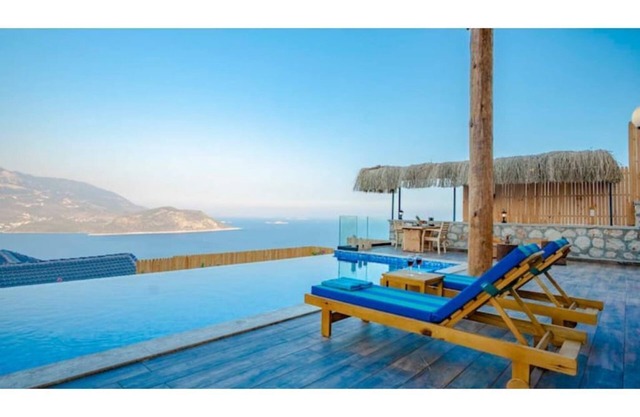 Luxurious honeymoon villa with sea view