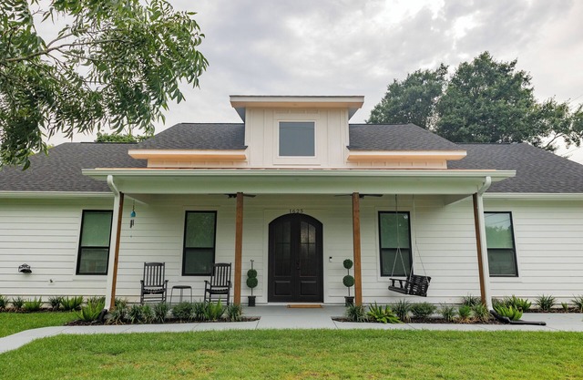 Luxurious house short walk to the beach!