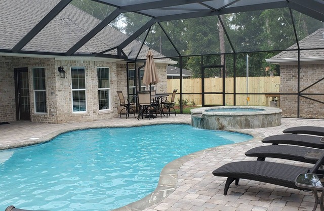 Luxurious House ~Sleeps 25/7 baths~Private Pool/Spa & Pickleball Ct, Pets/Beach